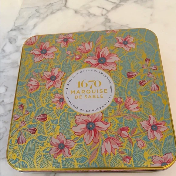 Decorative tins - Picture 1 of 10